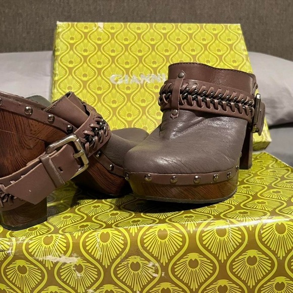 Gianni Bini Leather clogs with Buckle details Size 6.5 - Picture 1 of 3